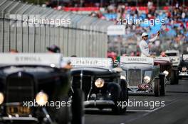 Lewis Hamilton (GBR) Mercedes AMG F1 on the drivers parade. 26.03.2017. Formula 1 World Championship, Rd 1, Australian Grand Prix, Albert Park, Melbourne, Australia, Race Day.