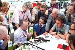 Paddy Lowe (GBR) Williams Chief Technical Officer with the media. 23.03.2017. Formula 1 World Championship, Rd 1, Australian Grand Prix, Albert Park, Melbourne, Australia, Preparation Day.