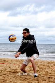 Esteban Ocon (FRA) Sahara Force India F1 Team plays volleyball on Brighton Beach. 22.03.2017. Formula 1 World Championship, Rd 1, Australian Grand Prix, Albert Park, Melbourne, Australia, Preparation Day.