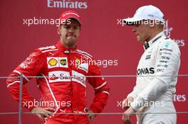 Sebastian Vettel (GER) Ferrari SF70H and Valtteri Bottas (FIN) Mercedes AMG F1 W08. 09.07.2017. Formula 1 World Championship, Rd 9, Austrian Grand Prix, Spielberg, Austria, Race Day.