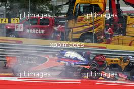 Daniil Kvyat (RUS) Scuderia Toro Rosso STR12 crashes at the start of the race with Fernando Alonso (ESP) McLaren MCL32. 09.07.2017. Formula 1 World Championship, Rd 9, Austrian Grand Prix, Spielberg, Austria, Race Day.