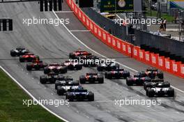 Valtteri Bottas (FIN) Mercedes AMG F1 W08 leads at the start of the race. 09.07.2017. Formula 1 World Championship, Rd 9, Austrian Grand Prix, Spielberg, Austria, Race Day.