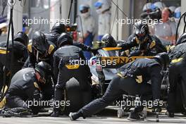 Jolyon Palmer (GBR) Renault Sport F1 Team during pitstop 09.07.2017. Formula 1 World Championship, Rd 9, Austrian Grand Prix, Spielberg, Austria, Race Day.