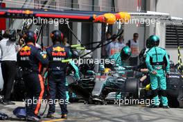 Lewis Hamilton (GBR) Mercedes AMG F1  during pitstop 09.07.2017. Formula 1 World Championship, Rd 9, Austrian Grand Prix, Spielberg, Austria, Race Day.