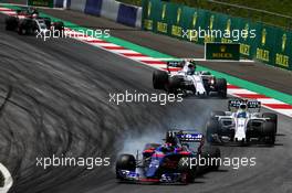Carlos Sainz Jr (ESP) Scuderia Toro Rosso STR12 locks up under braking. 09.07.2017. Formula 1 World Championship, Rd 9, Austrian Grand Prix, Spielberg, Austria, Race Day.