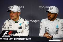 (L to R): Valtteri Bottas (FIN) Mercedes AMG F1 and team mate Lewis Hamilton (GBR) Mercedes AMG F1 in the post qualifying FIA Press Conference. 08.07.2017. Formula 1 World Championship, Rd 9, Austrian Grand Prix, Spielberg, Austria, Qualifying Day.