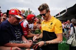 Nico Hulkenberg (GER) Renault Sport F1 Team signs autographs for the fans. 08.07.2017. Formula 1 World Championship, Rd 9, Austrian Grand Prix, Spielberg, Austria, Qualifying Day.
