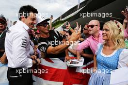 Toto Wolff (GER) Mercedes AMG F1 Shareholder and Executive Director with fans. 08.07.2017. Formula 1 World Championship, Rd 9, Austrian Grand Prix, Spielberg, Austria, Qualifying Day.