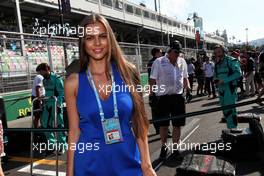 Victoria Odintsova (RUS) Model, on the grid. 25.06.2017. Formula 1 World Championship, Rd 8, Azerbaijan Grand Prix, Baku Street Circuit, Azerbaijan, Race Day.