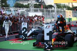Valtteri Bottas (FIN) Mercedes AMG F1 W08 and Daniel Ricciardo (AUS) Red Bull Racing RB13. 25.06.2017. Formula 1 World Championship, Rd 8, Azerbaijan Grand Prix, Baku Street Circuit, Azerbaijan, Race Day.