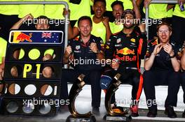 Race winner Daniel Ricciardo (AUS) Red Bull Racing celebrates with Christian Horner (GBR) Red Bull Racing Team Principal and the team. 25.06.2017. Formula 1 World Championship, Rd 8, Azerbaijan Grand Prix, Baku Street Circuit, Azerbaijan, Race Day.