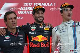 Daniel Ricciardo (AUS) Red Bull Racing and Lance Stroll (CDN) Williams F1 Team  25.06.2017. Formula 1 World Championship, Rd 8, Azerbaijan Grand Prix, Baku Street Circuit, Azerbaijan, Race Day.