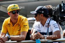 (L to R): Nico Hulkenberg (GER) Renault Sport F1 Team with Felipe Massa (BRA) Williams on the drivers parade. 25.06.2017. Formula 1 World Championship, Rd 8, Azerbaijan Grand Prix, Baku Street Circuit, Azerbaijan, Race Day.