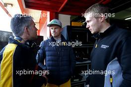 Nick Chester (GBR) Renault Sport F1 Team Chassis Technical Director, Nico Hulkenberg (GER) Renault Sport F1 Team and Sergey Sirotkin (RUS) Renault Sport F1 Team   27.02.2017. Formula One Testing, Day One, Barcelona, Spain. Monday.