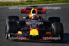 Daniel Ricciardo (AUS) Red Bull Racing RB13. 27.02.2017. Formula One Testing, Day One, Barcelona, Spain. Monday.