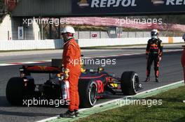 Daniel Ricciardo (AUS) Red Bull Racing RB13 stops on the circuit. 27.02.2017. Formula One Testing, Day One, Barcelona, Spain. Monday.
