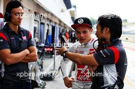 Santino Ferrucci (USA) Haas F1 Team Development Driver (Centre) with Ayao Komatsu (JPN) Haas F1 Team Race Engineer (Right). 02.08.2017. Formula 1 Testing, Budapest, Hungary.