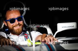 Williams mechanic. 25.08.2017. Formula 1 World Championship, Rd 12, Belgian Grand Prix, Spa Francorchamps, Belgium, Practice Day.
