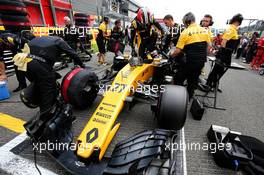 Nico Hulkenberg (GER) Renault Sport F1 Team RS17 on the grid. 27.08.2017. Formula 1 World Championship, Rd 12, Belgian Grand Prix, Spa Francorchamps, Belgium, Race Day.