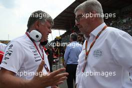Otmar Szafnauer (USA) Sahara Force India F1 Chief Operating Officer and Ross Brawn (GBR) Managing Director, Motor Sports. 27.08.2017. Formula 1 World Championship, Rd 12, Belgian Grand Prix, Spa Francorchamps, Belgium, Race Day.