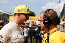 Nico Hulkenberg (GER) Renault Sport F1 Team with Mark Slade (GBR) Renault Sport F1 Team Race Engineer on the grid. 27.08.2017. Formula 1 World Championship, Rd 12, Belgian Grand Prix, Spa Francorchamps, Belgium, Race Day.