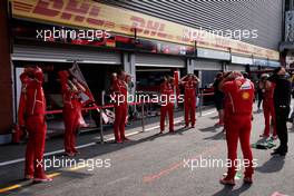 Ferrari mechanics stretch.                                27.08.2017. Formula 1 World Championship, Rd 12, Belgian Grand Prix, Spa Francorchamps, Belgium, Race Day.