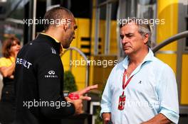 (L to R): Cyril Abiteboul (FRA) Renault Sport F1 Managing Director with Carlos Sainz (ESP). 27.08.2017. Formula 1 World Championship, Rd 12, Belgian Grand Prix, Spa Francorchamps, Belgium, Race Day.