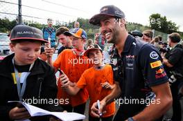 Daniel Ricciardo (AUS) Red Bull Racing signs autographs for the fans. 24.08.2017. Formula 1 World Championship, Rd 12, Belgian Grand Prix, Spa Francorchamps, Belgium, Preparation Day.