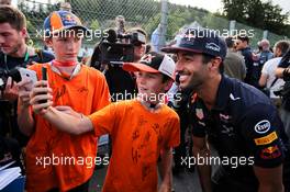 Daniel Ricciardo (AUS) Red Bull Racing with fans. 24.08.2017. Formula 1 World Championship, Rd 12, Belgian Grand Prix, Spa Francorchamps, Belgium, Preparation Day.