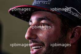 Daniel Ricciardo (AUS) Red Bull Racing with the media. 14.04.2017. Formula 1 World Championship, Rd 3, Bahrain Grand Prix, Sakhir, Bahrain, Practice Day