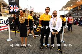 Cyril Abiteboul (FRA) Renault Sport F1 Managing Director and Thierry Koskas (FRA), Renault 16.04.2017. Formula 1 World Championship, Rd 3, Bahrain Grand Prix, Sakhir, Bahrain, Race Day.