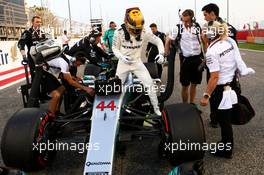 Lewis Hamilton (GBR) Mercedes AMG F1 W08 on the grid. 16.04.2017. Formula 1 World Championship, Rd 3, Bahrain Grand Prix, Sakhir, Bahrain, Race Day.