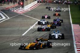 Nico Hulkenberg (GER) Renault Sport F1 Team RS17 on the formation lap. 16.04.2017. Formula 1 World Championship, Rd 3, Bahrain Grand Prix, Sakhir, Bahrain, Race Day.