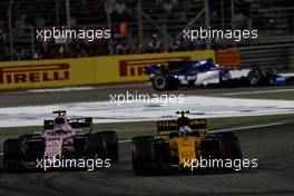 Jolyon Palmer (GBR) Renault Sport F1 Team RS17 and Sergio Perez (MEX) Sahara Force India F1 VJM10 battle for position. 16.04.2017. Formula 1 World Championship, Rd 3, Bahrain Grand Prix, Sakhir, Bahrain, Race Day.
