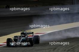Valtteri Bottas (FIN) Mercedes AMG F1 W08 locks up under braking. 16.04.2017. Formula 1 World Championship, Rd 3, Bahrain Grand Prix, Sakhir, Bahrain, Race Day.