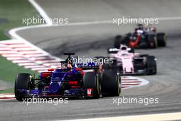 Daniil Kvyat (RUS) Scuderia Toro Rosso  16.04.2017. Formula 1 World Championship, Rd 3, Bahrain Grand Prix, Sakhir, Bahrain, Race Day.