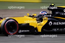 Jolyon Palmer (GBR) Renault Sport F1 Team   16.04.2017. Formula 1 World Championship, Rd 3, Bahrain Grand Prix, Sakhir, Bahrain, Race Day.