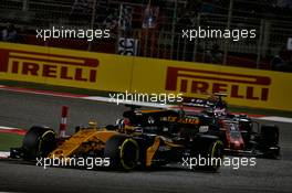 Nico Hulkenberg (GER) Renault Sport F1 Team RS17. 16.04.2017. Formula 1 World Championship, Rd 3, Bahrain Grand Prix, Sakhir, Bahrain, Race Day.