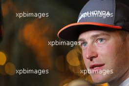 Stoffel Vandoorne (BEL) McLaren F1  15.04.2017. Formula 1 World Championship, Rd 3, Bahrain Grand Prix, Sakhir, Bahrain, Qualifying Day.