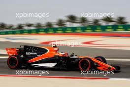 Stoffel Vandoorne (BEL) McLaren MCL32. 15.04.2017. Formula 1 World Championship, Rd 3, Bahrain Grand Prix, Sakhir, Bahrain, Qualifying Day.