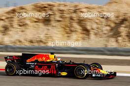 Daniel Ricciardo (AUS) Red Bull Racing RB13. 15.04.2017. Formula 1 World Championship, Rd 3, Bahrain Grand Prix, Sakhir, Bahrain, Qualifying Day.