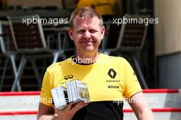 Andy Stobart (GBR) Renault Sport F1 Team Press Officer. 15.04.2017. Formula 1 World Championship, Rd 3, Bahrain Grand Prix, Sakhir, Bahrain, Qualifying Day.