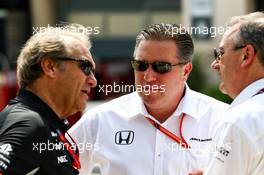 (L to R): Robert Fernley (GBR) Sahara Force India F1 Team Deputy Team Principal with Zak Brown (USA) McLaren Executive Director. 15.04.2017. Formula 1 World Championship, Rd 3, Bahrain Grand Prix, Sakhir, Bahrain, Qualifying Day.