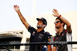 (L to R): Daniel Ricciardo (AUS) Red Bull Racing with Romain Grosjean (FRA) Haas F1 Team, on the drivers parade. 16.04.2017. Formula 1 World Championship, Rd 3, Bahrain Grand Prix, Sakhir, Bahrain, Race Day.