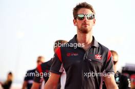 Romain Grosjean (FRA) Haas F1 Team on the drivers parade. 16.04.2017. Formula 1 World Championship, Rd 3, Bahrain Grand Prix, Sakhir, Bahrain, Race Day.