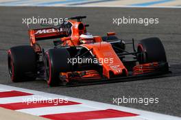 Stoffel Vandoorne (BEL) McLaren MCL32. 19.04.2017. Formula 1 Testing. Sakhir, Bahrain. Wednesday.
