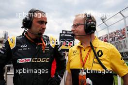 Mark Slade (GBR) Renault Sport F1 Team Race Engineer (Right) on the grid. 11.06.2017. Formula 1 World Championship, Rd 7, Canadian Grand Prix, Montreal, Canada, Race Day.