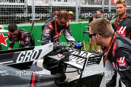 Haas F1 Team on the grid. 11.06.2017. Formula 1 World Championship, Rd 7, Canadian Grand Prix, Montreal, Canada, Race Day.
