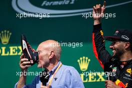 Daniel Ricciardo (AUS) Red Bull Racing celebrates his third position on the podium with Sir Patrick Stewart (GBR) Actor. 11.06.2017. Formula 1 World Championship, Rd 7, Canadian Grand Prix, Montreal, Canada, Race Day.