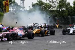 Carlos Sainz Jr (ESP) Scuderia Toro Rosso STR12 crashes into Felipe Massa (BRA) Williams FW40 at the start of the race. 11.06.2017. Formula 1 World Championship, Rd 7, Canadian Grand Prix, Montreal, Canada, Race Day.